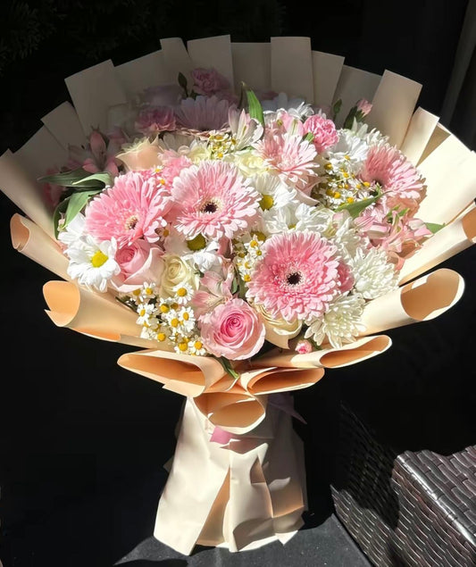 Gerbera Daisy Charming Arrangements